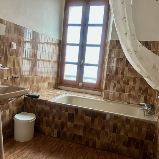  Annonces VERNIOLLE : Maison / Villa | FOIX (09000) | 205 m2 | 145 000 &euro; 